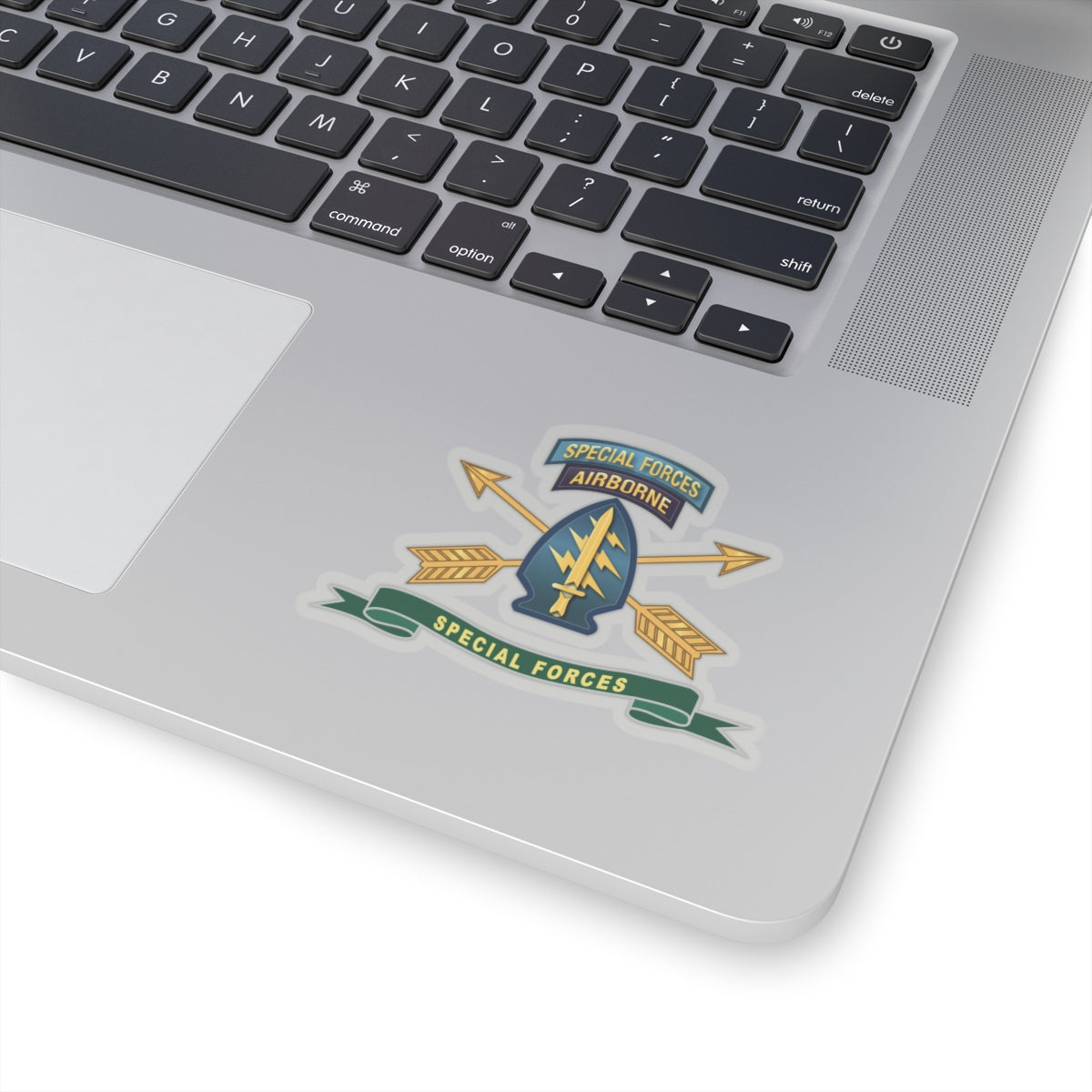 A logo of the United States Army Special Forces with a shield, arrows, and the text 'SPECIAL FORCES AIRBORNE'.